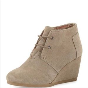 TOMS| Desert Wedge Boot Women’s Taupe